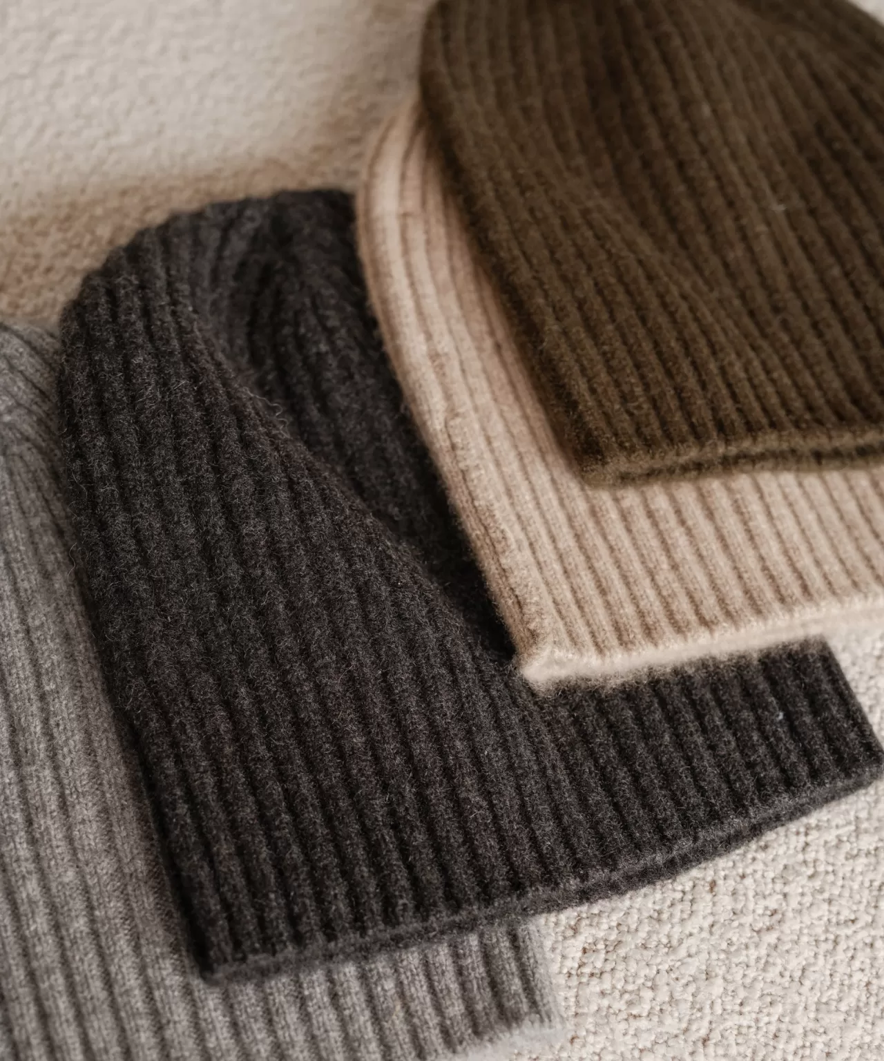 cashmere_beanie_4-2.webp Jenni Kayne Cashmere Beanie