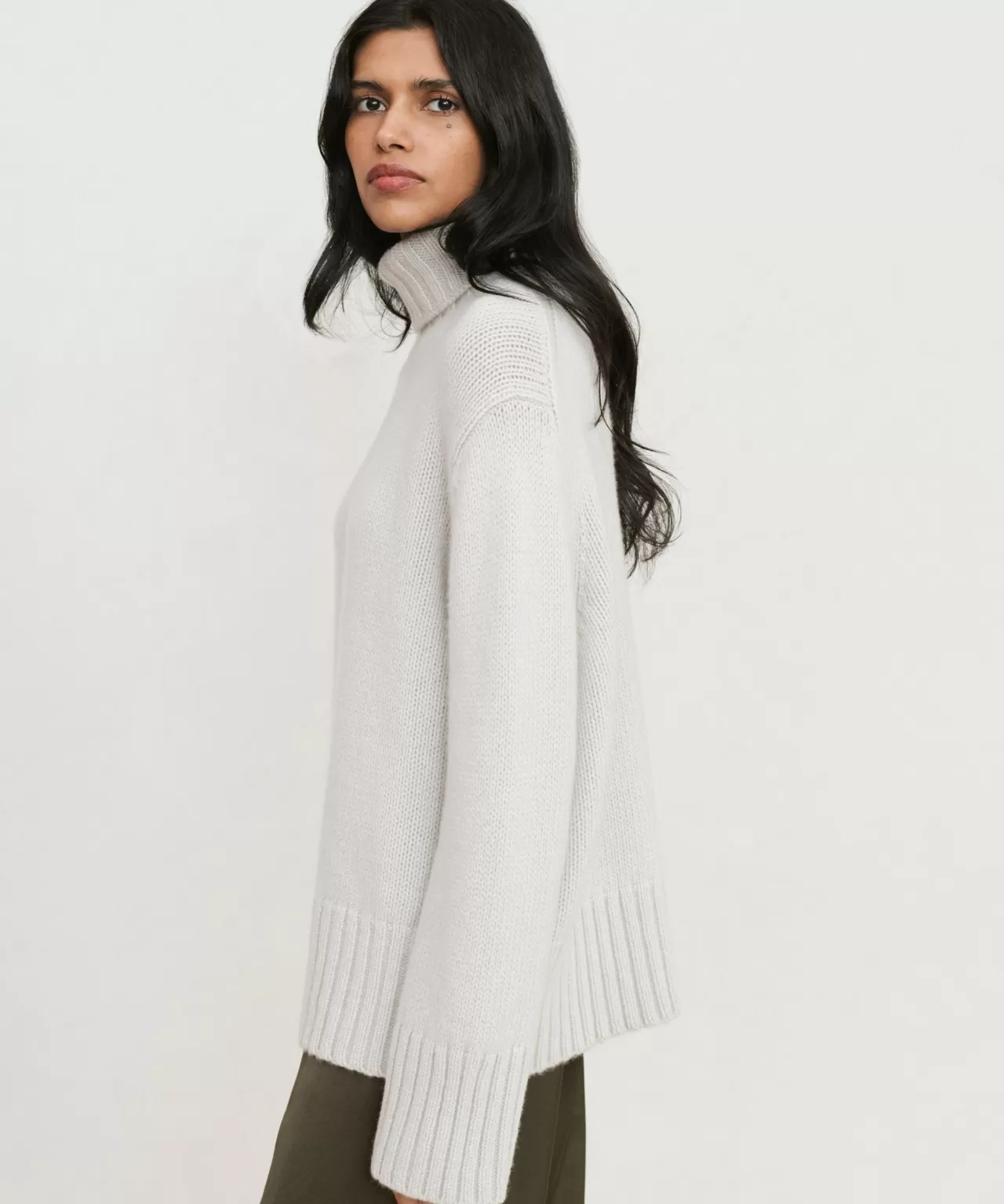 cashmere_jet_turtleneck_3.webp Jenni Kayne Cashmere Jet Turtleneck