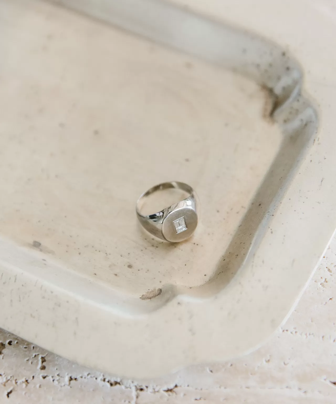 gemma_baguette_signet_ring_3-1.webp Jenni Kayne Gemma Baguette Signet Ring