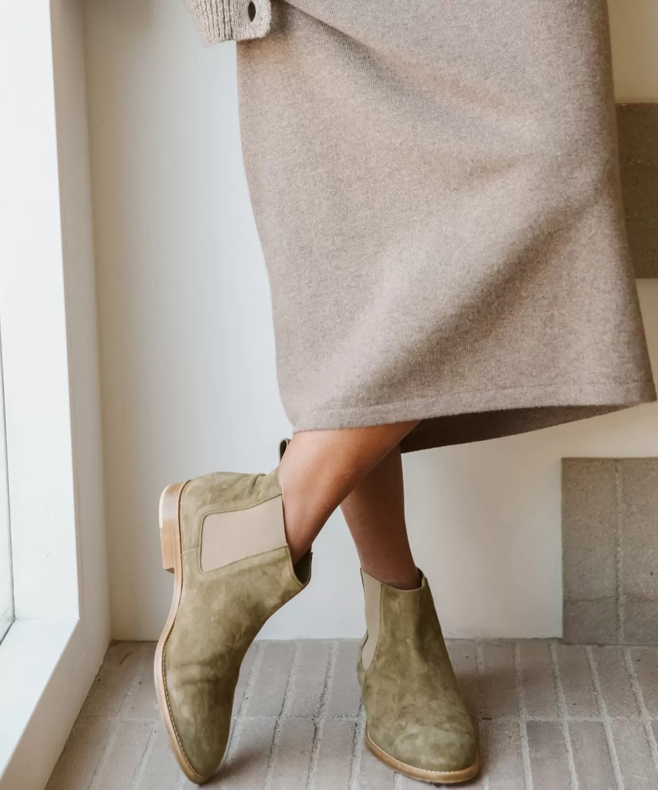 suede_chelsea_boot_3.webp Jenni Kayne Suede Chelsea Boot