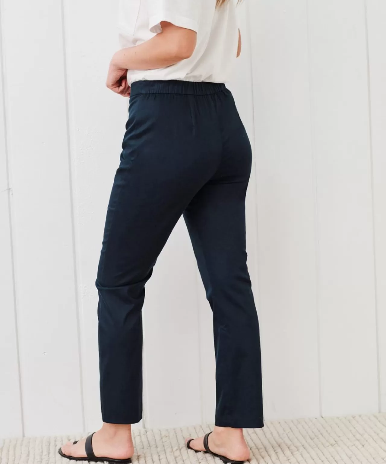 weekender_slim_trouser_3.webp Jenni Kayne Weekender Slim Trouser